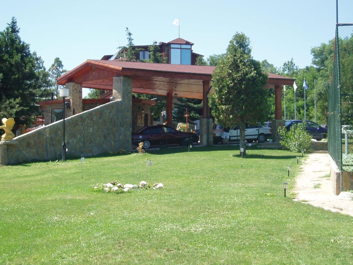 Хотел Галина Палас Srem Exterior photo