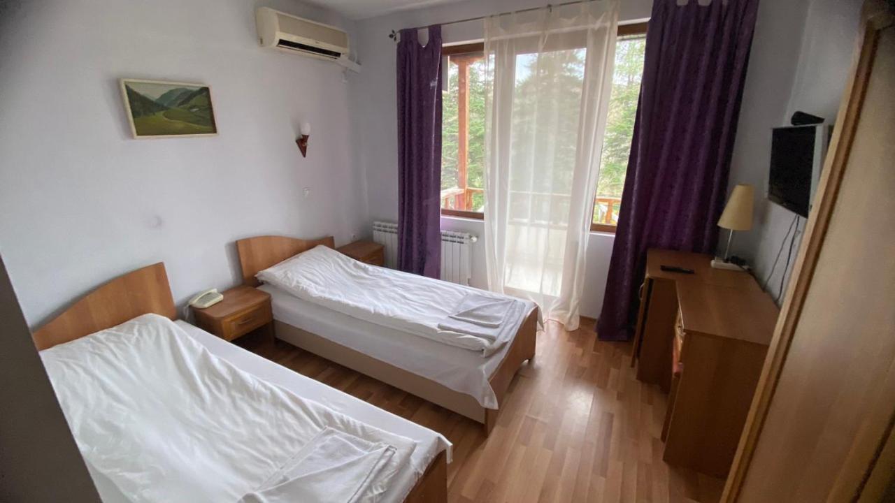 Хотел Галина Палас Srem Exterior photo