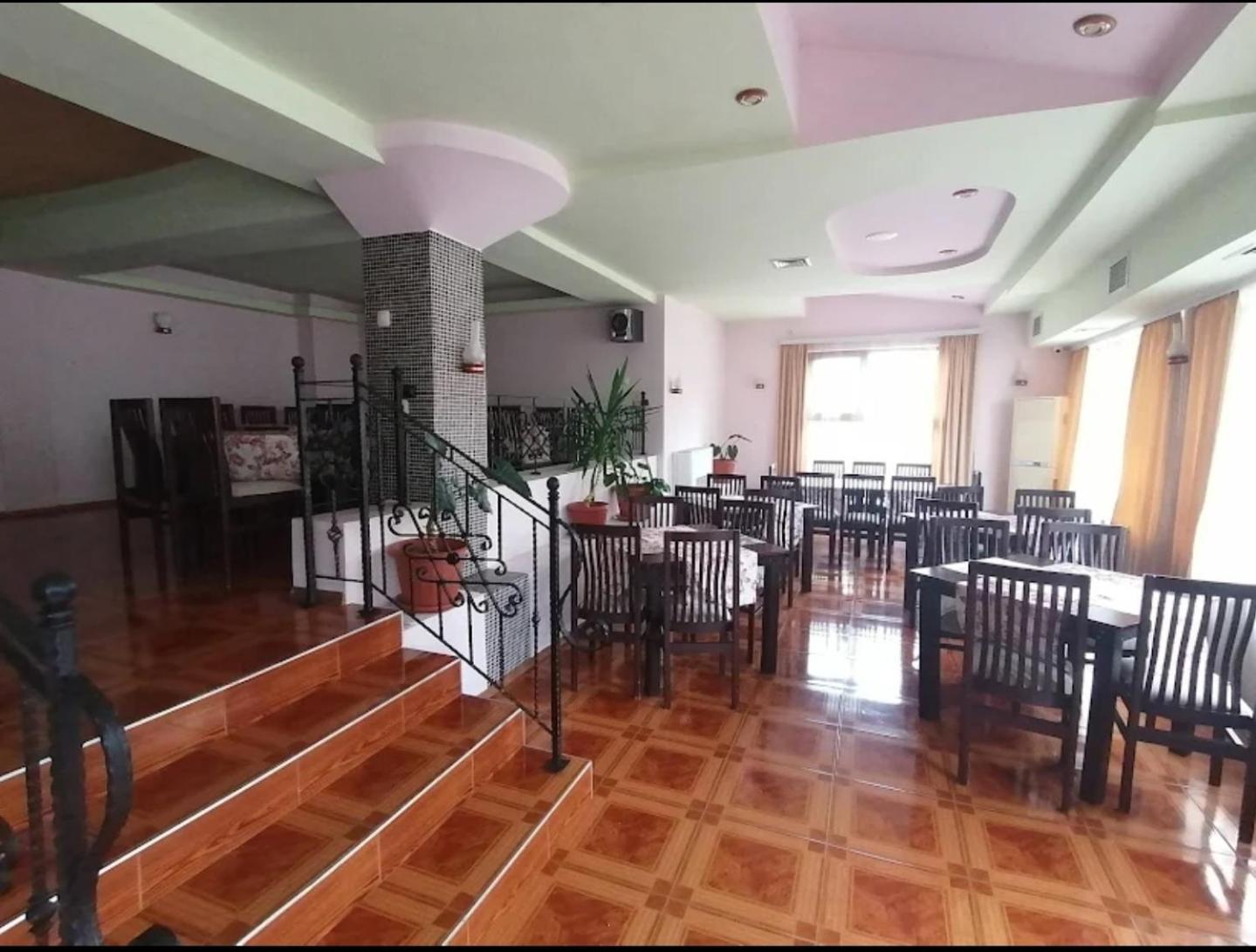 Хотел Галина Палас Srem Exterior photo