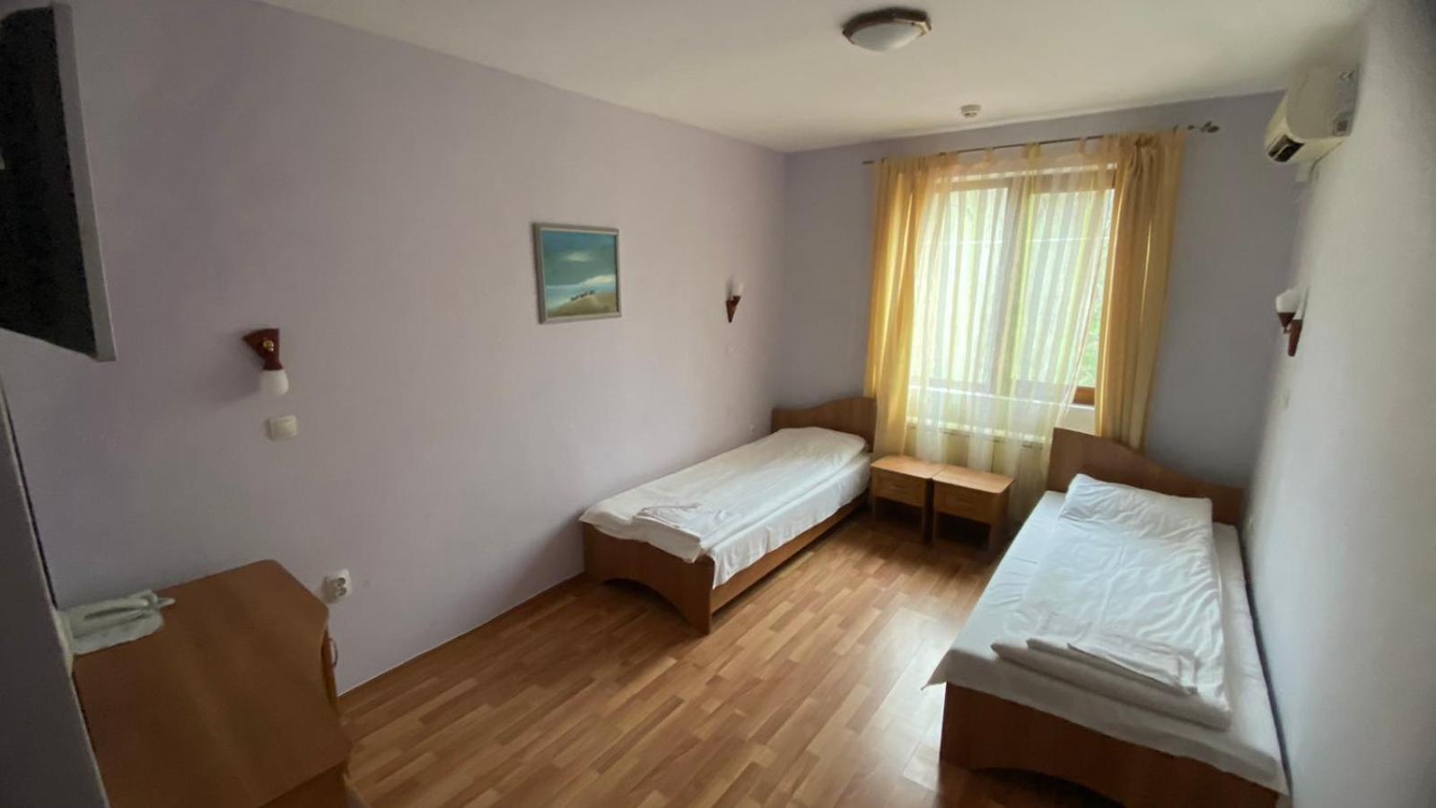 Хотел Галина Палас Srem Exterior photo
